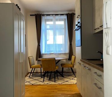 Gries Apartment | Hidden Gem in Old Town