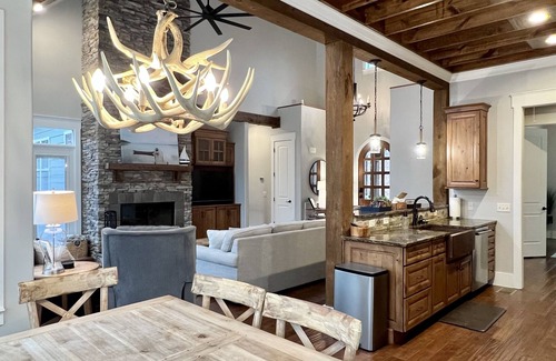 Spring City House | Hidden Gem Lakeside Retreat w/Private Dock & Slip