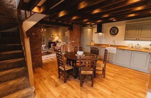 Cheshire West and Chester Cottage | "Hidden gem". Luxury rural retreat, close to Chester city, and many attractions.
