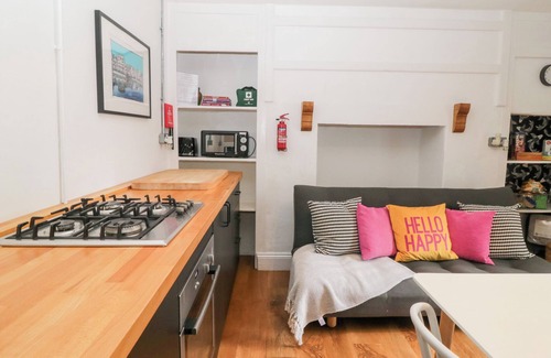 Plymouth Cottage | Hidden Gem on the Hoe