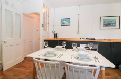 Plymouth Cottage | Hidden Gem on the Hoe
