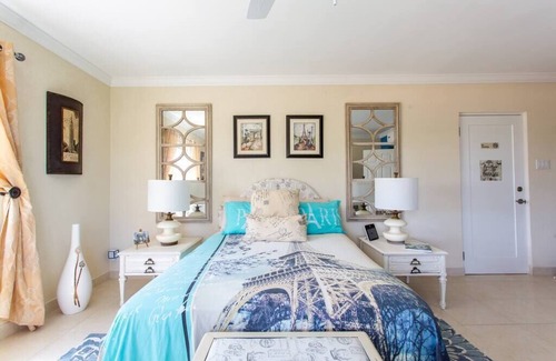 Inch Marlowe Bed & Breakfast | Hidden Gem - One of a Kind Villa with Ocean Views - close to Airport!