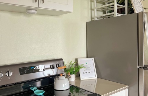 Flag Hill Apartment | HIDDEN GEM! Perfect for Romantic Couples Getaway