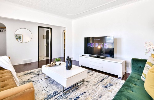 East Kildonan House | Hidden Gem: stylish 5BDRM w/Brand New Spa Hot tub