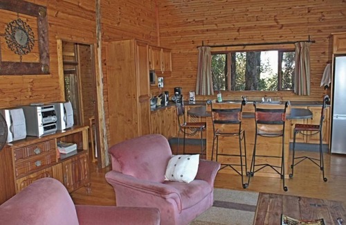 Giant's Castle Game Reserve Ski Chalet | Hidden Gem with magnificent lake and mountain views.