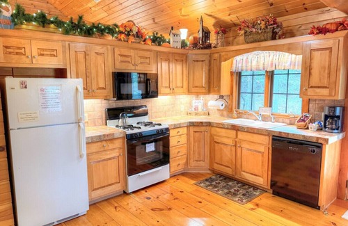 Millersburg Cabin | Hidden Haven Near Top Dining & Attractions