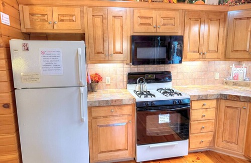 Millersburg Cabin | Hidden Haven Near Top Dining & Attractions