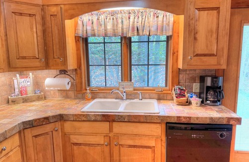 Millersburg Cabin | Hidden Haven Near Top Dining & Attractions