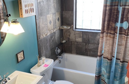 Kettering House | Hidden Heaven 2 has 3 bedrooms, 2 full bathrooms near WSU/UD/WPAFB/MVH/KMC