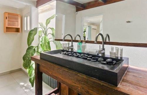Boegoeroei Apartment | Hidden Hill Bungalows 1 by Bocobay
