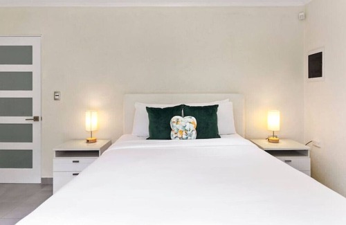 Boegoeroei Apartment | Hidden Hill Bungalows 3 by Bocobay