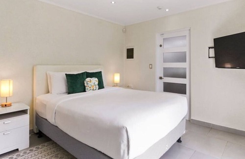 Boegoeroei Apartment | Hidden Hill Bungalows 3 by Bocobay