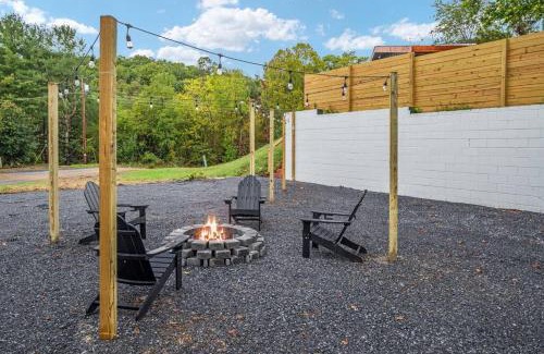 Luray House | Hidden Hollow 3BD Cabin - Hot Tub, Wifi, Game Room, Fire Pit