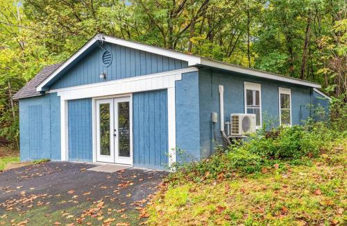 Luray House | Hidden Hollow 3BD Cabin - Hot Tub, Wifi, Game Room, Fire Pit