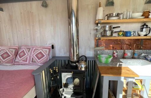 Tintagel RV Rental | Hidden Hut – Secluded Shepherds Hut Titagel