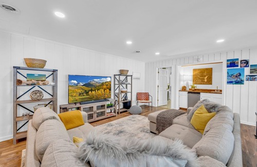 Reed Creek House | Hidden Lakefront Gem w/3 Master King Bedrooms