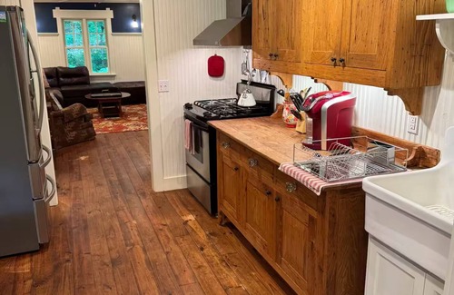 Franklin House | Hidden Meadow Mountain Cottage w/Farm Animals