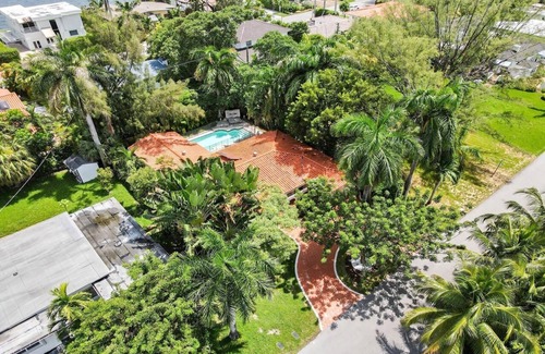 North Bay Village Cottage | Hidden Miami Gem w/ Pool, BBQ & Minutes to Beach!