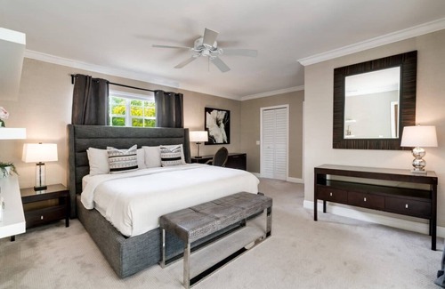 North Bay Village Cottage | Hidden Miami Gem w/ Pool, BBQ & Minutes to Beach!