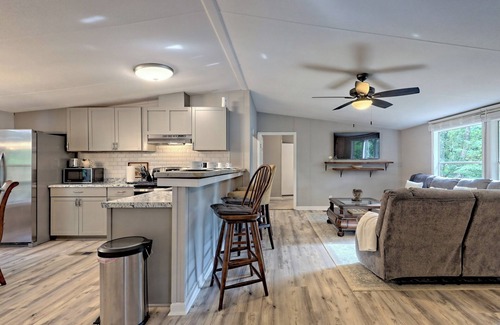 Wiley House | Hidden, Modern Cozy Cottage, Fire Pit, & Grill