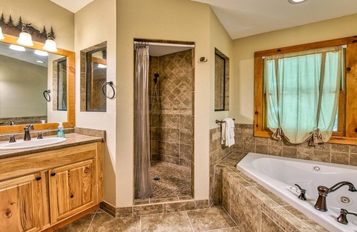 Maggie Valley Cabin | Hidden Mountain Respite - 5 bedrooms, 2 Bath, Game Room, Hot Tub, Firepit,