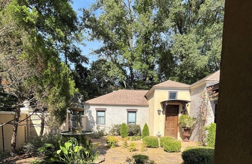 Batesville House | Hidden oasis near Ole Miss! Luxurious pool house, outdoor areas, pet friendly!