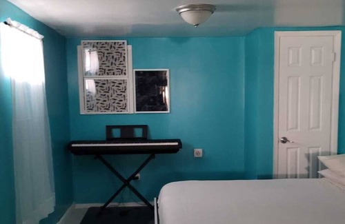 Hempstead Apartment | Hidden Oasis w/B&B option....