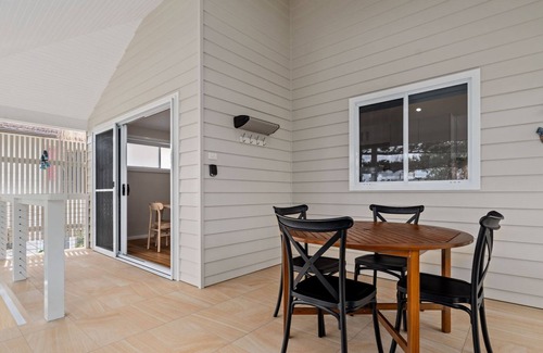 Wamberal Apartment | Hidden Paradise in Wamberal