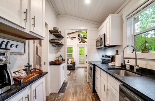 Franklin House | Hidden Pines Stunning Tiny Home