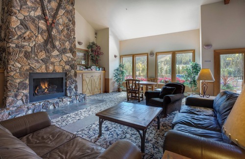 Mountain House Apartment | Hidden River Lodge #5961
