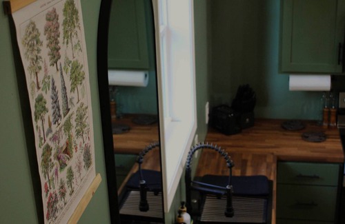 Mount Berry Cottage | Hidden Springs Cottage, Rome, GA, King Loft Bedroom, Private Lake Access