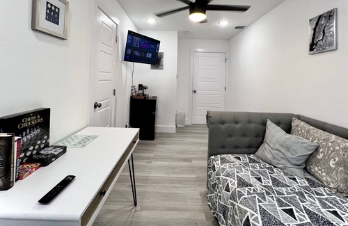 Garden Oaks Apartment | Hidden Studio in the Enchanting oak forest area