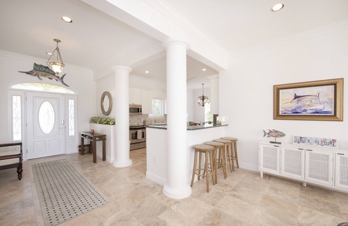 Breakers House | Hidden Treasure & Guest House by Grand Cayman Villas