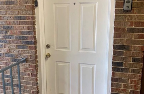 Middletown Condo | Hidden Two BDR Gem in Middletown w Private Laundry