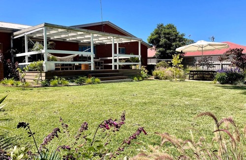 Portarlington House | Hidden Villa - Town Center; walk to everything!