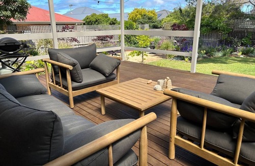 Portarlington House | Hidden Villa - Town Center; walk to everything!