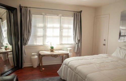 North Hollywood House | Hidden Weekend Getaway In Noho