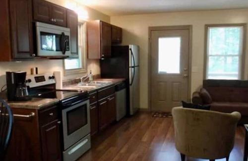 Central Condo | Hidden Wooded Cottage 2 Bed/1 Bath