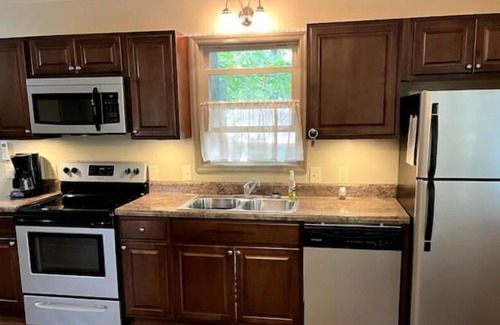 Central Condo | Hidden Wooded Cottage 2 Bed/1 Bath