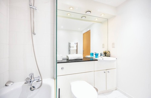 Docklands Apartment | Hide Out Two Bed Apartment at ExCeL