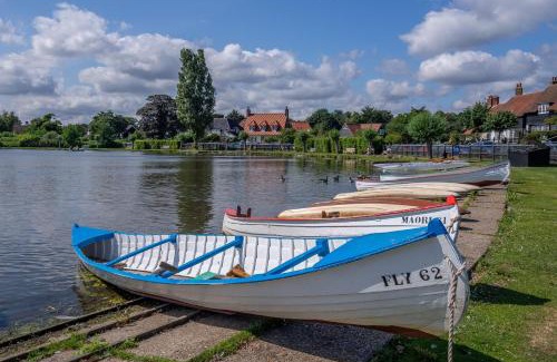Leiston House | Hideaway Cottage