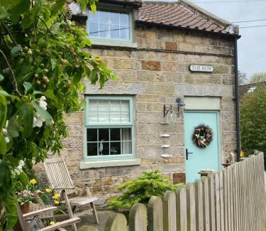 Aislaby House | Hideaway Cottage