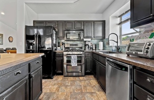 Highland Hills House | Hideaway Getaway - Newly Remodeled 3BR Vegas Home