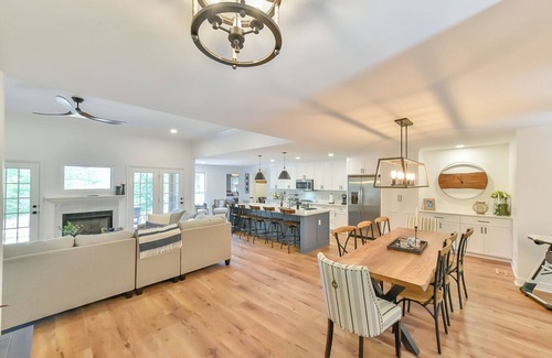 Roxboro House | Hideaway Haven - Hot Tub, Firepit & Private Dock
