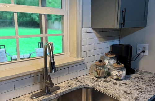 Guntersville House | Hideaway lake house! New! So cute! - Pet friendly!
