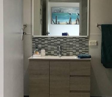 Urangan Apartment | Hideaway on King