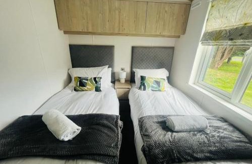 Allerthorpe House | Hideaway Retreat with Hot Tub