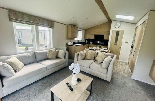 Allerthorpe House | Hideaway Retreat with Hot Tub