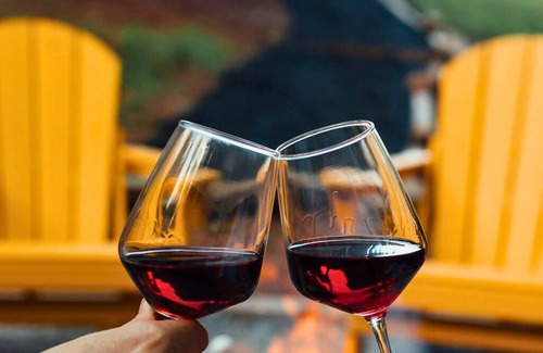 Dahlonega Cabin | Hideout Haven- SPA*Firepit*Game Room*Outdoor Cinema*Dog Friendly*Near Wineries!