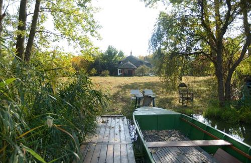 Mezotur Apartment | Hideout Homestead on the riverside Fishing&Hunting
